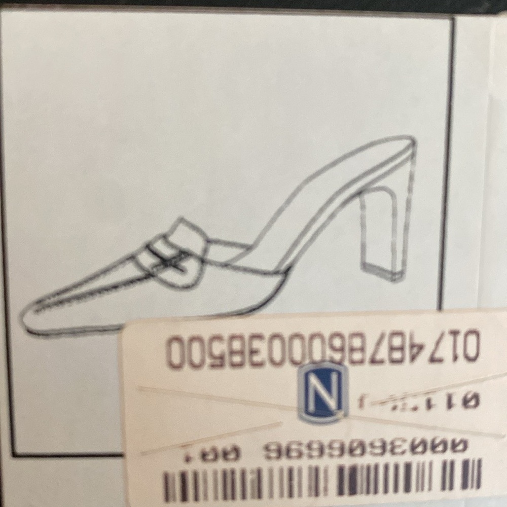 Chanel black leather mules. Size 9. Euro size 39. In excellent condition. - Picture 3 of 11